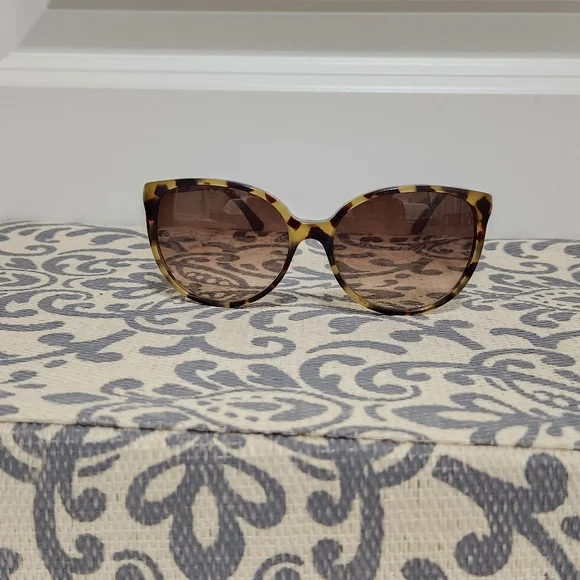 SOLD Kate Spade Shawna Tortoise Sunglasses - Picture 2 of 6